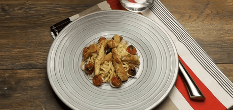 Blanc de Poulet à la plancha sur une assiette blanche