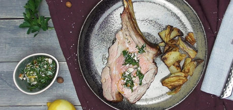 Carré de Veau à la gremolata découpé accompagné de pommes frites