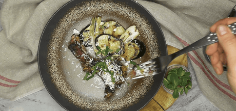 Côtes d'Agneau à la menthe et la feta vue de haut
