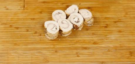 Involtini de Poulet découpé vue de haut