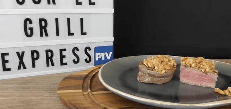 Pavé de veau découpé en deux placé sur une assiette