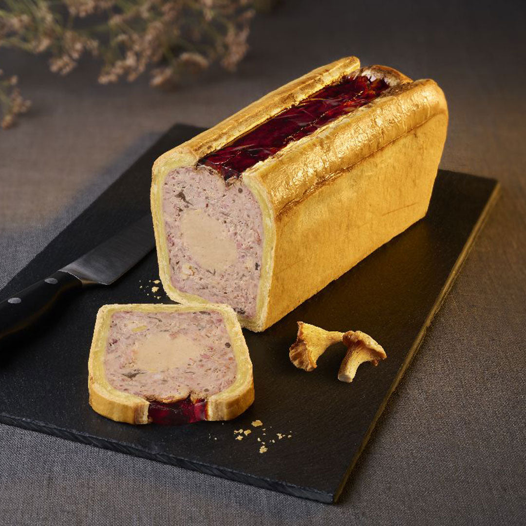 Pâté en Croûte au Foie de Canard et Girolles