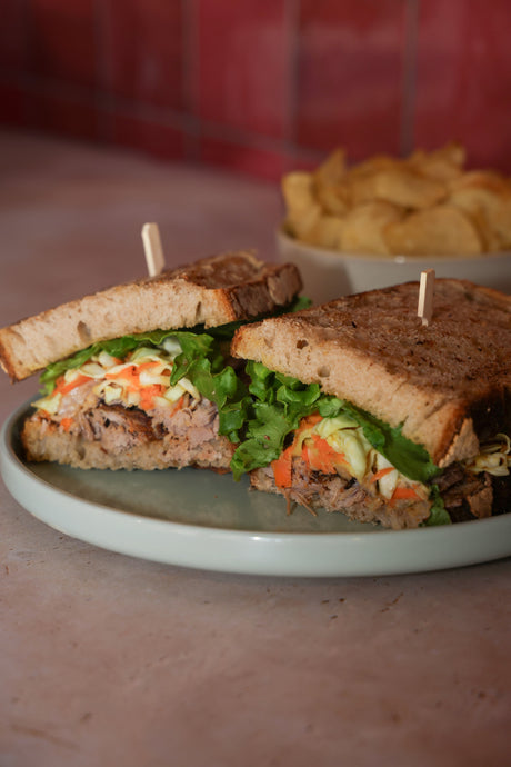 Sandwich rustique au Pulled Pork & Coleslaw maison